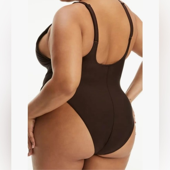 Good American The Layout One Piece Chocolate Swimsuit size 5 - Picture 5 of 9
